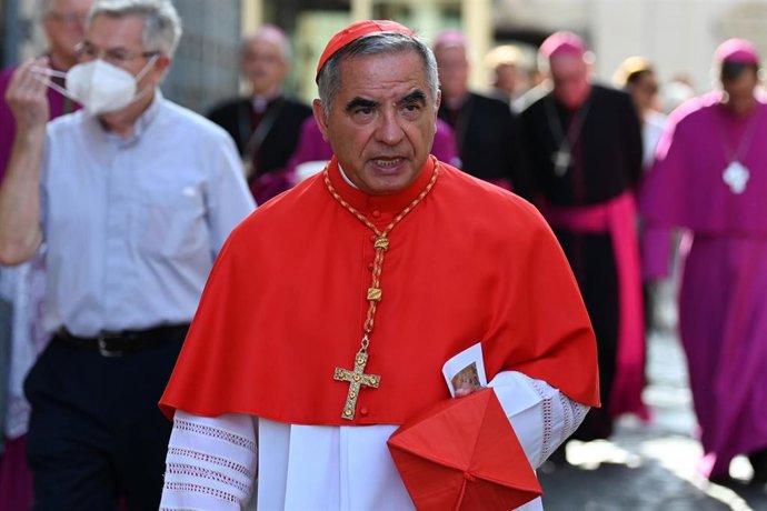 Archivo - FILED - 27 August 2022, Vatican, Vatican City: Italian Cardinal Angelo Becciu arrives for a consistory in St. Peter's Basilica. On Saturday, the Vatican Court of Justice sentenced the Italian Cardinal Angelo Becciu to five years and six months i