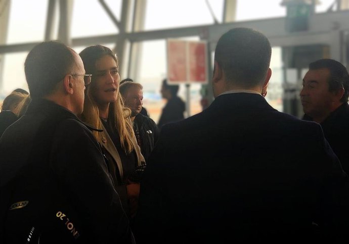 Aagesen en un encuentro fortuito con 'Sí a Almaraz, Sí al futuro' en Bruselas (Bélgica).