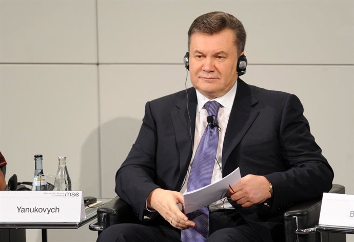 Archivo - FILED - 03 de fevereiro de 2012, Baviera, Munique: O presidente ucraniano Viktor Yanukovych participa de um painel de discussão no Hotel Bayerischer Hof no primeiro dia da 48ª Conferência de Munique sobre Política de Segurança em Munique. O ex-p