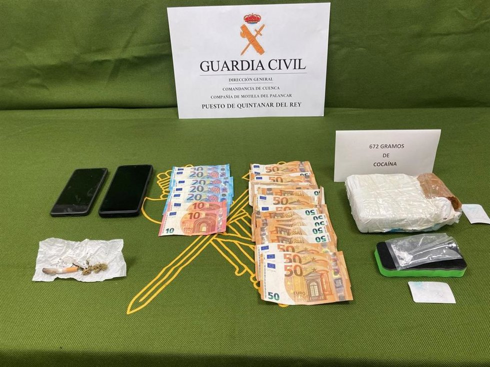 Droga y dinero inacutados.