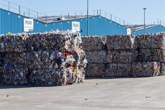 Archivo - La Mancomunidad de la Costa del Sol Occidental ha dado cuenta de los datos de recogida de residuos durante el primer trimestre del año.