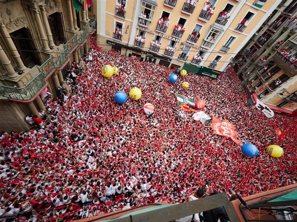 Archivo - Imagen de archivo del Chupinazo que da comienzo a las fiestas de San Fermín