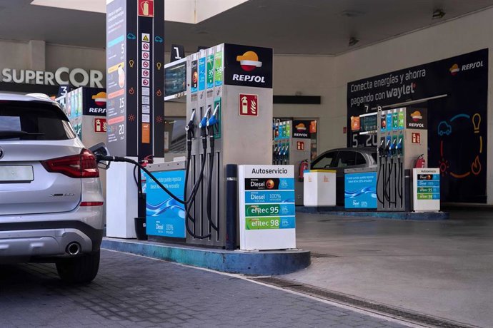 Vehículo repostando