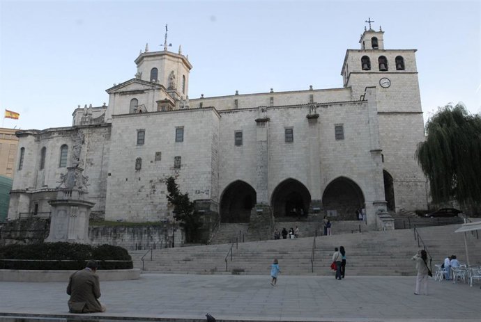 Archivo - Exterior de la Catedral de Santander