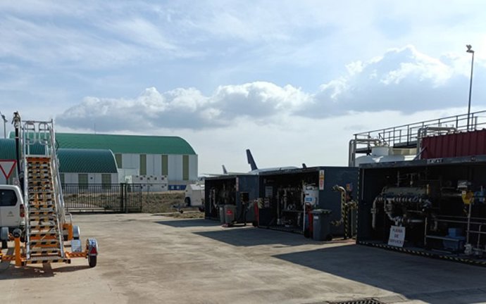 Instalaciones de almacenaje de combustible en el Aeropuerto de Teruel.