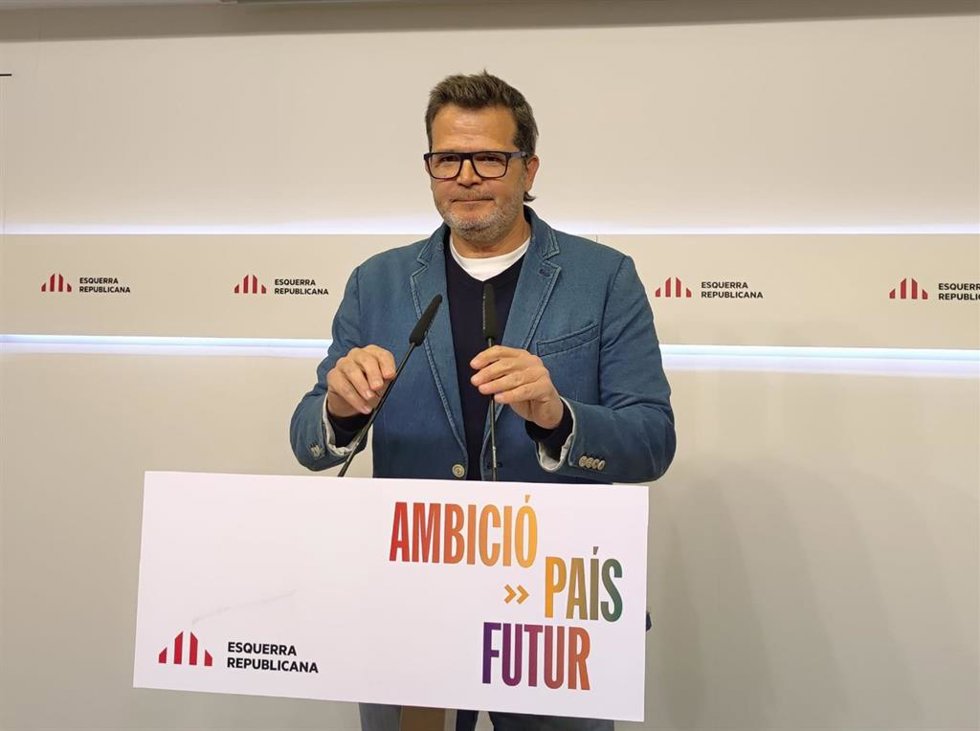 El vicesecretario de Comunicación de ERC, Isaac Albert, en rueda de prensa.
