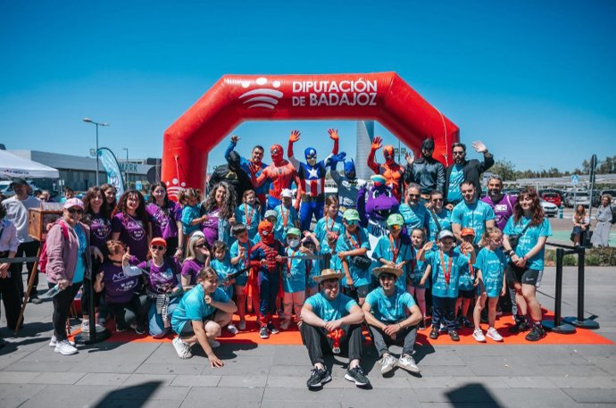 La V Marcha Solidaria organizada junto a El Faro alcanza récord de participación con más de 600 asistentes.