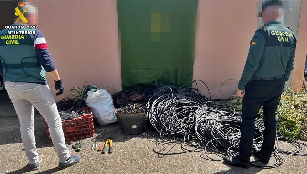 La Guardia Civil desmantela un grupo delictivo dedicado al robo de cableado de alumbrado público en Extremadura