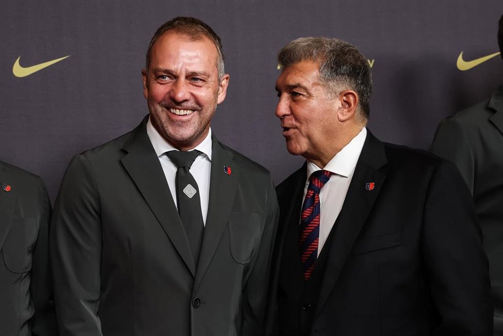 Archivo - Joan Laporta, President of FC Barcelona and Hansi Flick, head coach attends the 125th Anniversary Gala of FC Barcelona photocall at Gran Teatre del Liceu on November 29, 2024 in Barcelona, Spain.