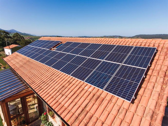 Feníe Energía plantea un nuevo marco regulatorio que impulse la generación distribuida compartida