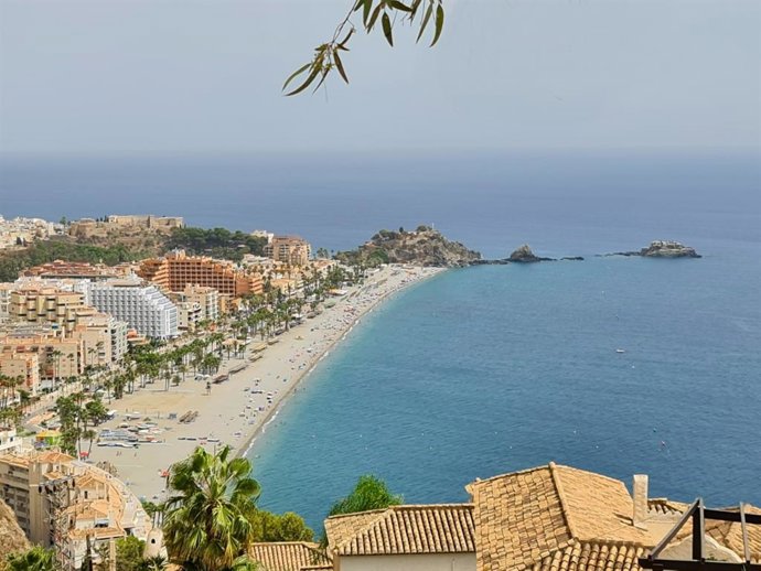 Archivo - Playas de Almuñécar, en la Costa Tropical, en imagen de archivo