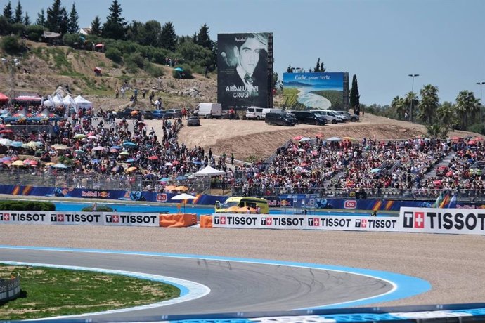 Imagen del público en una de las curvas del circuito de Jerez-Ángel Nieto durante la celebración del Gran Premio de España de MotoGP 2025
