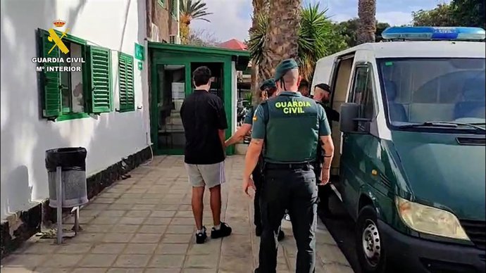 Uno de los detenidos por la Guardia Civil en Morro Jable (Fuerteventura) por robar de forma violenta a dos personas