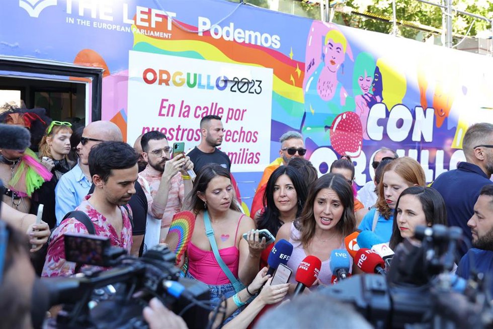 Archivo - La exministra de Igualdad, Irene Montero, durante la manifestación del Orgullo LGTBI+ 