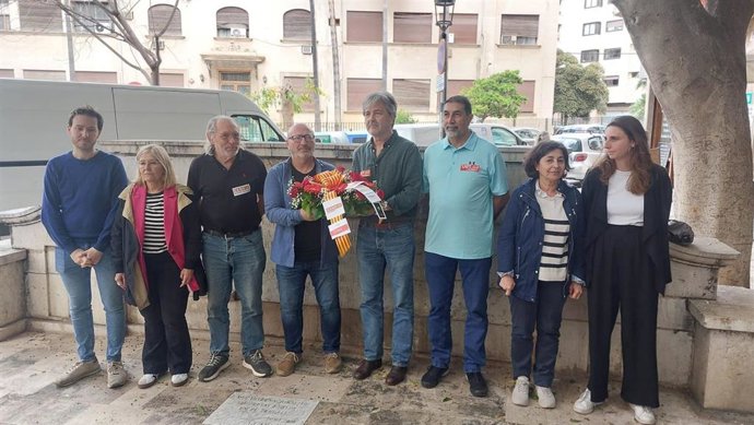 Representantes de CCOO, UGT, PSIB, MÉS per Palma y Unidas Podemos en el homenaje a las víctimas del polvorín de Sant Ferran.