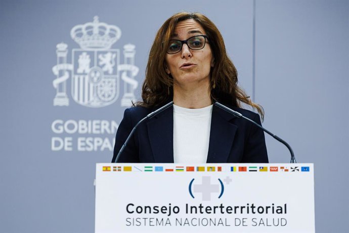 Archivo - Arquivo - A Ministra da Saúde, Mónica García, durante a sessão plenária do Conselho Interterritorial do Sistema Nacional de Saúde (CISNS), na sede do Ministério da Saúde, em 16 de dezembro de 2024, em Madri (Espanha).