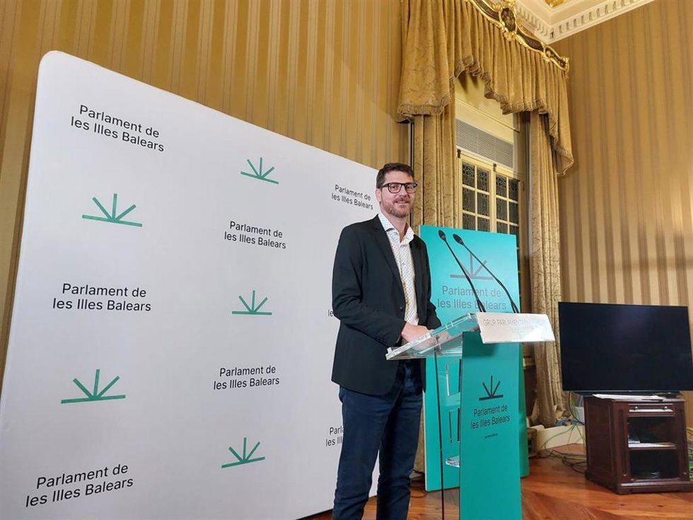 El portavoz parlamentario del PP, Sebasti Sagreras, en rueda de prensa