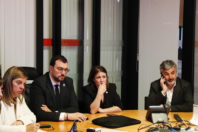 El presidente del Principado, Adrián Barbón, preside la reunión del comité de crisis por el apagón