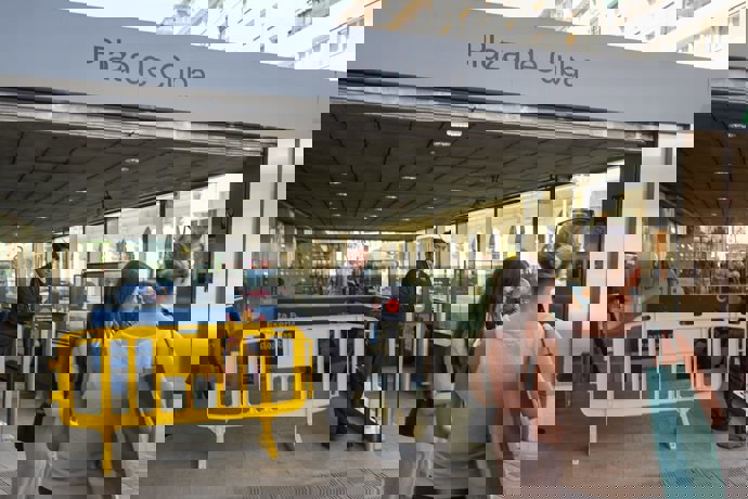 Cierre de las estaciones del metro por el apagón eléctrico en todo el país