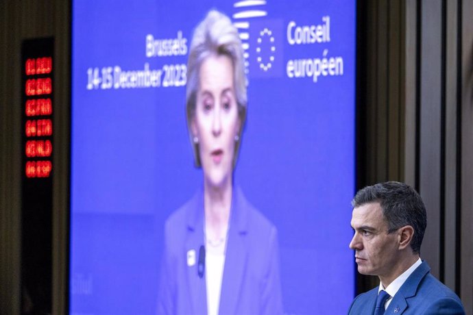 Von der Leyen y Costa trasladan a Sánchez el apoyo de la UE para ayudar a restaurar el sistema eléctrico Archivo - El presidente del Gobierno de España, Pedro Sánchez, durante una rueda de prensa conjunta, tras el Consejo Europeo, a 15 de diciembre de 2023, en Bruselas, (Bélgica). Durante la comparecencia, han informado de que los 27 miembros de la Unión Eur