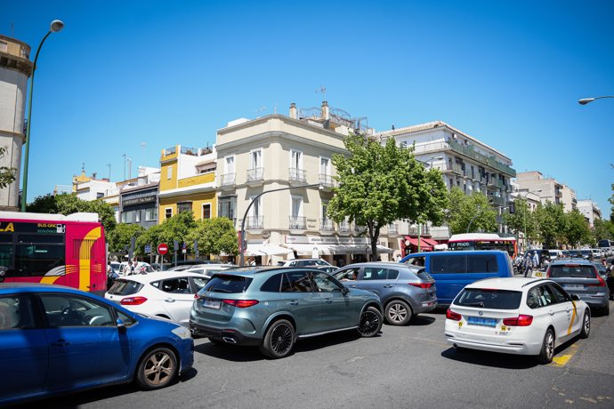 Retenciones en las carreteras de Sevilla capital a causa del apagón.