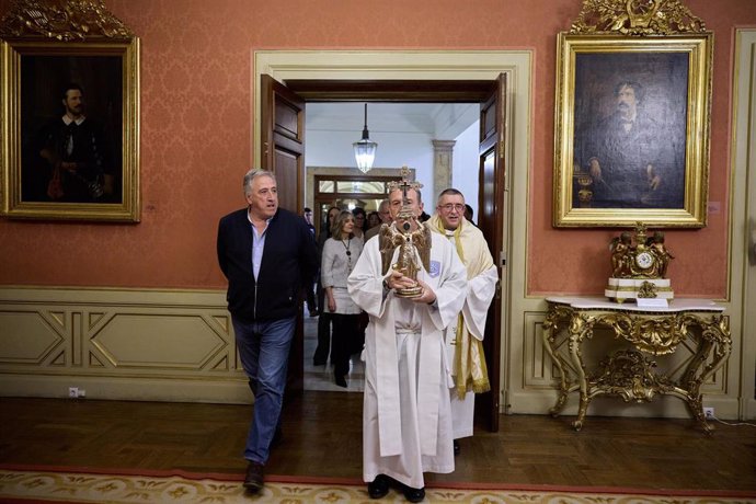 Imagen de archivo de una visita del Ángel de Aralar al Ayuntamiento de Pamplona