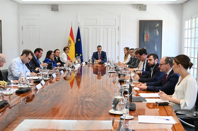 Pedro Sánchez, presidindo a reunião do Conselho de Segurança Nacional