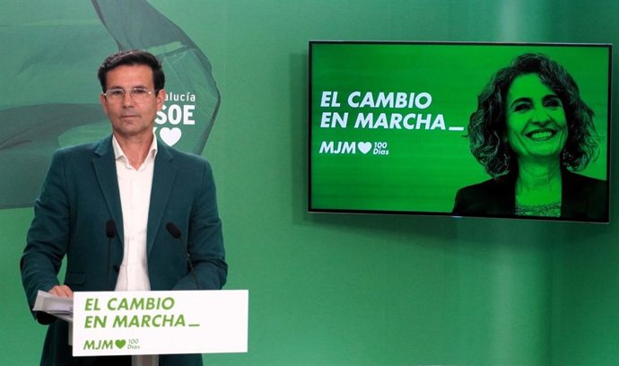 El portavoz del PSOE de Andalucía, Francisco Cuenca, este lunes en rueda de prensa.