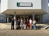 Salud reparte más de mil kilos de aperitivos saludables en cinco institutos de Educación Secundaria de Sevilla