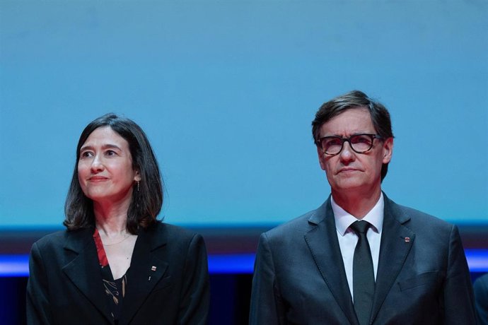 La consejera de Interior y Seguridad Pública, Núria Parlon  y el presidente de la Generalitat de Cataluña, Salvador Illa, durante el reciente acto Nacional de celebración del día de las Escuadras.