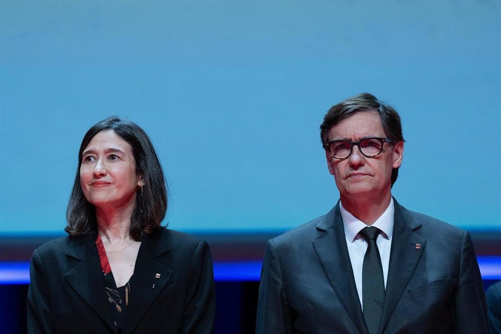La consejera de Interior y Seguridad Pública, Núria Parlon  y el presidente de la Generalitat de Cataluña, Salvador Illa, durante el reciente acto Nacional de celebración del día de las Escuadras.