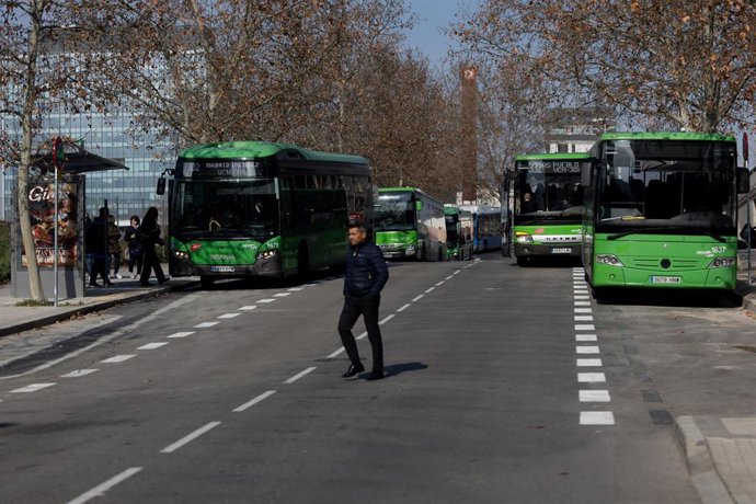 Archivo - Varios autobuses en la estación de Méndez Álvaro, a 17 de febrero de 2025, en Madrid (España). 