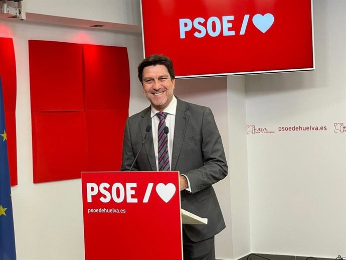 Archivo - El portavoz del PSOE de Huelva y parlamentario andaluz, Enrique Gaviño.