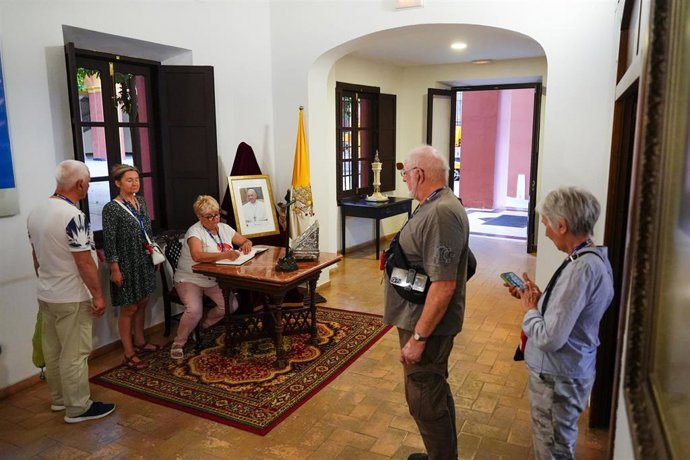 Libro de condolencias en la Archidiócesis tras el fallecimiento del Papa. 
