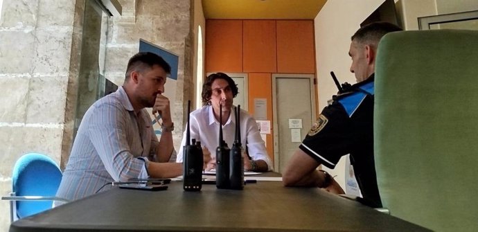El alcalde de Astillero, Javier Fernández Soberón,durante la emergencia