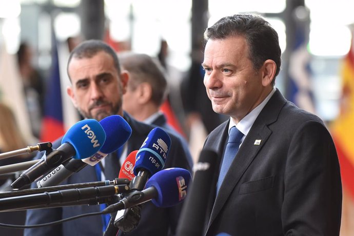 Archivo - HANDOUT - 20 March 2025, Belgium, Brussels: Portuguese Prime Minister Luis Montenegro speaks to media as he arrives to attend an EU summit at the European Council headquarters in Brussels. Photo: Gaetan Claessens/EU Council/dpa - ATTENTION: edit