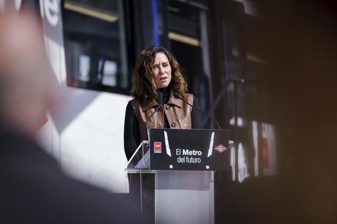 La presidenta de la Comunidad de Madrid, Isabel Díaz Ayuso, visita la exposición ‘Nuevo Tren de Metro de Madrid’, a 21 de abril de 2025, en Madrid 