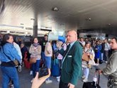 Foto: Pasajeros de Chamartín desalojados de los trenes: "He mandado un whatsapp a mi familia y no sé si ha llegado"