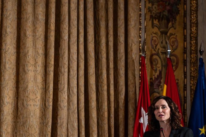 Archivo - La presidenta de la Comunidad de Madrid, Isabel Díaz Ayuso, interviene durante la ceremonia de la VIII edición del Premio Pyme del Año de Madrid, a 3 de octubre de 2024