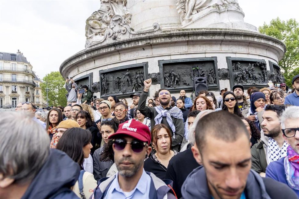 Manifestaciones en Francia tras el asesinato de un joven maliense en una mezquita en Francia.