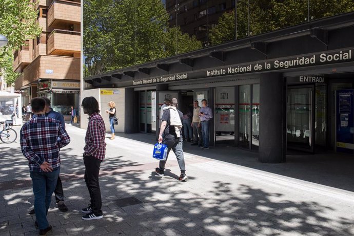 Apagón general. Av. España, oficina Seguridad Social, Albacete, Castilla-La Mancha.