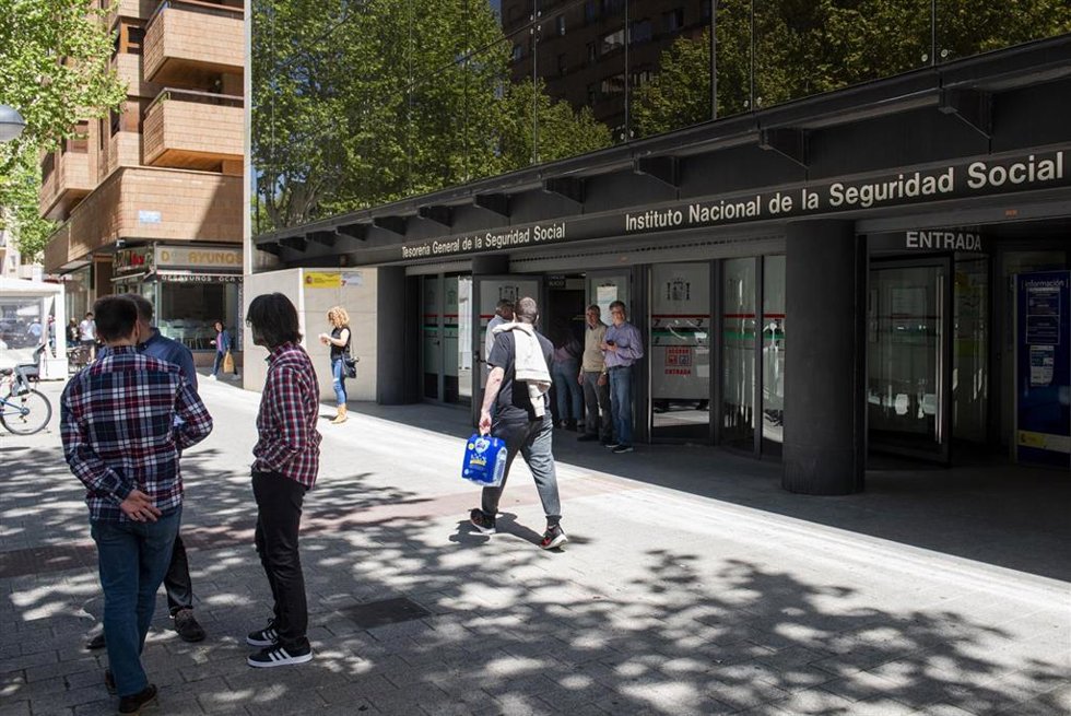 Apagón general. Av. España, oficina Seguridad Social, Albacete, Castilla-La Mancha.