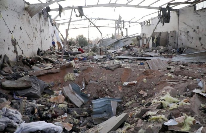 SANAA, 28 de abril de 2025 -- Esta captura de tela de vídeo mostra o centro de detenção destruído por ataques aéreos dos EUA na província de Saada, no Iêmen, em 28 de abril de 2025. O número de mortos nos ataques aéreos norte-americanos de segunda-feira c