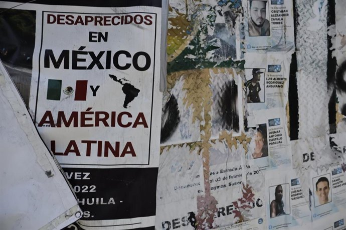 Cartel que señala la crisis de desaparecidos en México