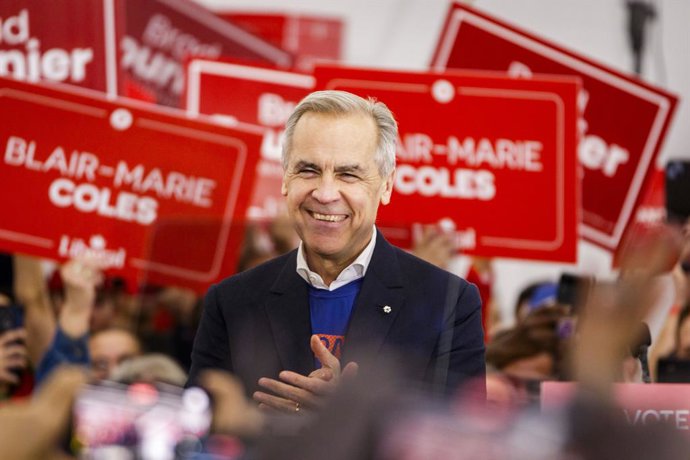 27 de abril de 2025, Edmonton, Alberta, Canadá: O líder do Partido Liberal do Canadá, Mark Carney, discursa para apoiadores e para a mídia em Edmonton, no final da campanha antes da eleição federal. Mais de 5.000 apoiadores compareceram ao evento, bem com