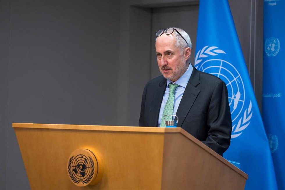Archivo - El portavoz del Secretario General de Naciones Unidas Stéphane Dujarric se dirige a los medios en una rueda de prensa.