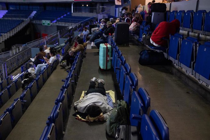 Varias personas en el estadio Movistar Arena.