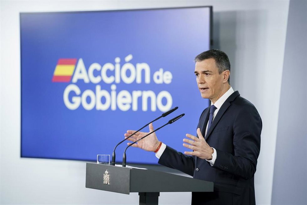 El presidente del Gobierno, Pedro Sánchez, comparece en el Palacio de la Moncloa, a 22 de abril de 2025, en Madrid (España).
