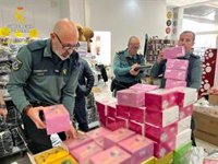 Investigada por tener a la venta 4.000 muñecos falsificados en Manises valorados en 68.000 euros