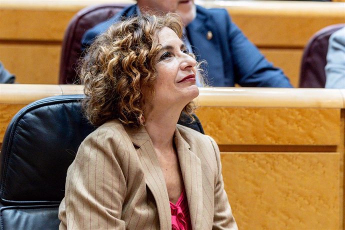 La vicepresidenta primera y ministra de Hacienda, María Jesús Montero, durante una sesión de control al Gobierno, en el Senado, a 22 de abril de 2025, en Madrid (España). 